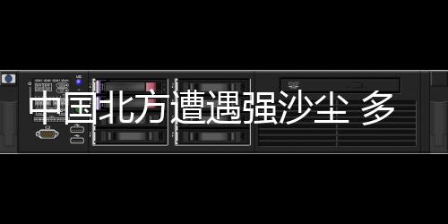 一些女性还佩戴上纱巾